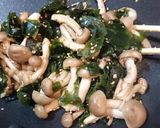 簡単！地味だけど美味♪しめじとわかめ炒め作り方3写真