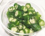 とろ〜り【オクラとワカメの味噌汁】作り方1写真