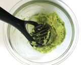 混ぜるだけ☘️ヘルシーアボ豆腐ディップ作り方2写真