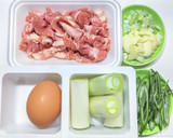 豚コマと長ネギと卵のオイスターソース炒め作り方1写真
