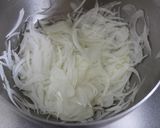 新玉ねぎとクリームチーズのサラダ作り方1写真