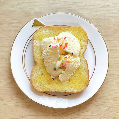 アイスふっくらトースト♪ アイスクリームトーストメイプル風味 by キンプリ 【クックパッド