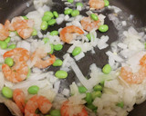 【超簡単30分】炒めて炊くエビ枝豆ピラフ作り方5写真