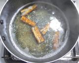 鶏もも肉にゴボウとシメジの激ウマうどん作り方2写真