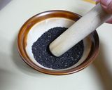 お砂糖なしでやさしい味の黒ごまプリン作り方2写真