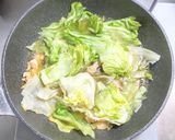 鶏もも肉とレタスのスープに温泉たまご乗せ作り方5写真