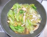 鶏もも肉とレタスのスープに温泉たまご乗せ作り方6写真