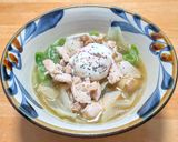 鶏もも肉とレタスのスープに温泉たまご乗せ作り方7写真