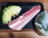 キャベツと豚バラねぎの味噌汁！作り方1写真