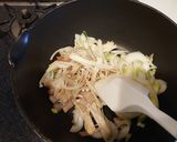【簡単お昼・春の味】菜花の塩麹焼うどん作り方3写真