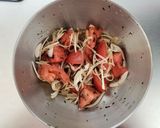 新玉ねぎとトマトの塩こんのりサラダ作り方2写真