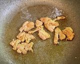 鶏もも肉と白菜キムチの焼きうどん作り方3写真