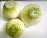 ストウブで簡単！新玉ねぎの丸煮作り方1写真