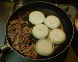 今が旬！新玉ネギの豚肉乗せアンチョビ風味作り方3写真