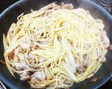 超簡単！豚肉とゴボウ・舞茸の旨辛パスタ！作り方9写真