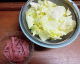 すぐ出来る☆サラミとキャベツの簡単炒め作り方1写真