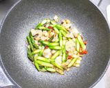 アスパラガスとエビのペペロンチーノ作り方4写真