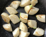 とろんと香ばしい☆蕪と厚揚げの炒め煮作り方5写真