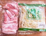 簡単メイン材料２つ豚トロもやし塩胡椒炒め作り方1写真