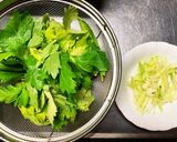 セロリの葉とカッテージチーズのサラダ☆作り方1写真