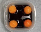 冷凍卵の黄身醤油漬け作り方3写真