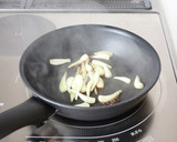 サッと炒めて【エシャレットの醤油炒め】作り方3写真