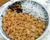 鶏そぼろ丼2(しらす、高菜と合わせ)作り方5写真