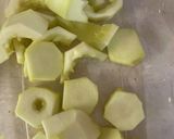 イエロースクワッシュと新玉ねぎの味噌汁作り方2写真