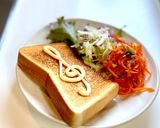 トーストにマヨネーズでト音記号でルンルン作り方1写真