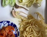 キムチを加えた上海焼きそば作り方1写真