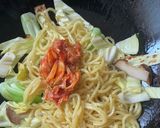 キムチを加えた上海焼きそば作り方4写真