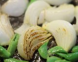 新玉とスナップえんどうのツナバタ醤油炒め作り方4写真