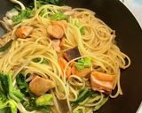 鮭と春キャベツ舞茸の和風スープパスタ作り方6写真