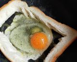 簡単！目玉焼きトースト　朝ごパン作り方3写真
