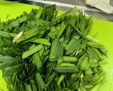 ニラとソーセージ炒め作り方1写真