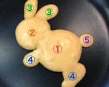 ウサギのパンケーキ♡ふんわり焼くコツ伝授作り方4写真