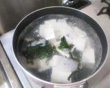 豚バラ＆豆腐＆わかめの給食汁（醤油味）作り方6写真