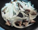 新たまねぎと椎茸の肉味噌炒め作り方1写真