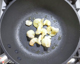 エビとトマトと青梗菜のワインとバター炒め作り方3写真