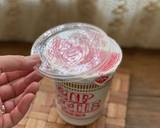 カップ麺にフタをする。作り方1写真