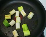 長ねぎと鶏ももの甘辛炒め作り方1写真