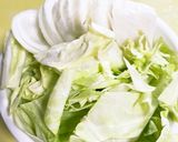 新玉ねぎと新キャベツ　カレー炒め作り方1写真