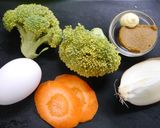 即席！パンに合う野菜卵の味噌スープ　作り方1写真