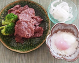 牛肉の温泉卵添えー温泉卵の活用作り方5写真
