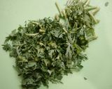 簡単！春菊舞茸と鯵のお味噌汁　作り方1写真