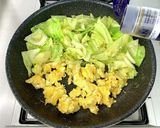 簡単副菜＊キャベツのふわたまコンソメ炒め作り方5写真