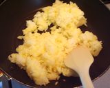 魚肉ソーセージで☆春色チャーハン作り方3写真