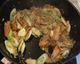 鮭とそら豆のハーブバター炒め作り方6写真