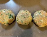 七味で味付け　簡単ニラ入り豆腐ハンバーグ作り方4写真