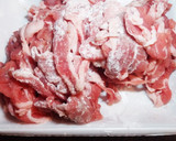 簡単☆豚肉とほうれん草の黒ごま味噌炒め作り方1写真